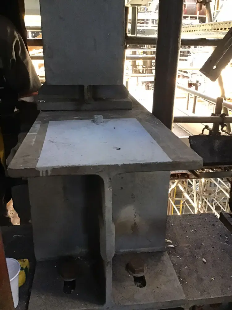 Base de concreto executada em plataforma de refinaria